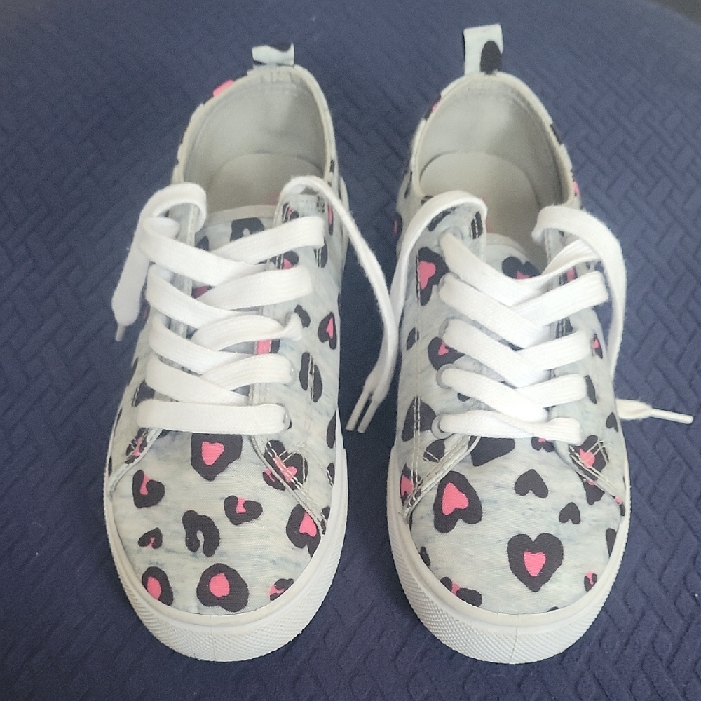 Fabkids Y3 Sneakers with Heart Pattern